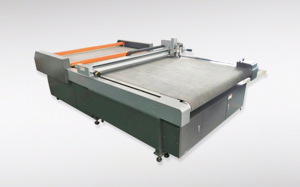 汽車內(nèi)飾振動刀切割機(jī)